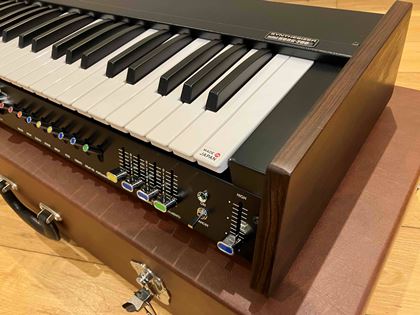 Korg-700FS with case - mint